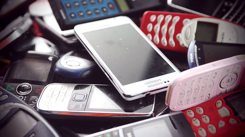 Research by insurance company AMMI has found about 60 per cent of Australians have used their mobile phones while in the driver’s seat on at least on one occasion.