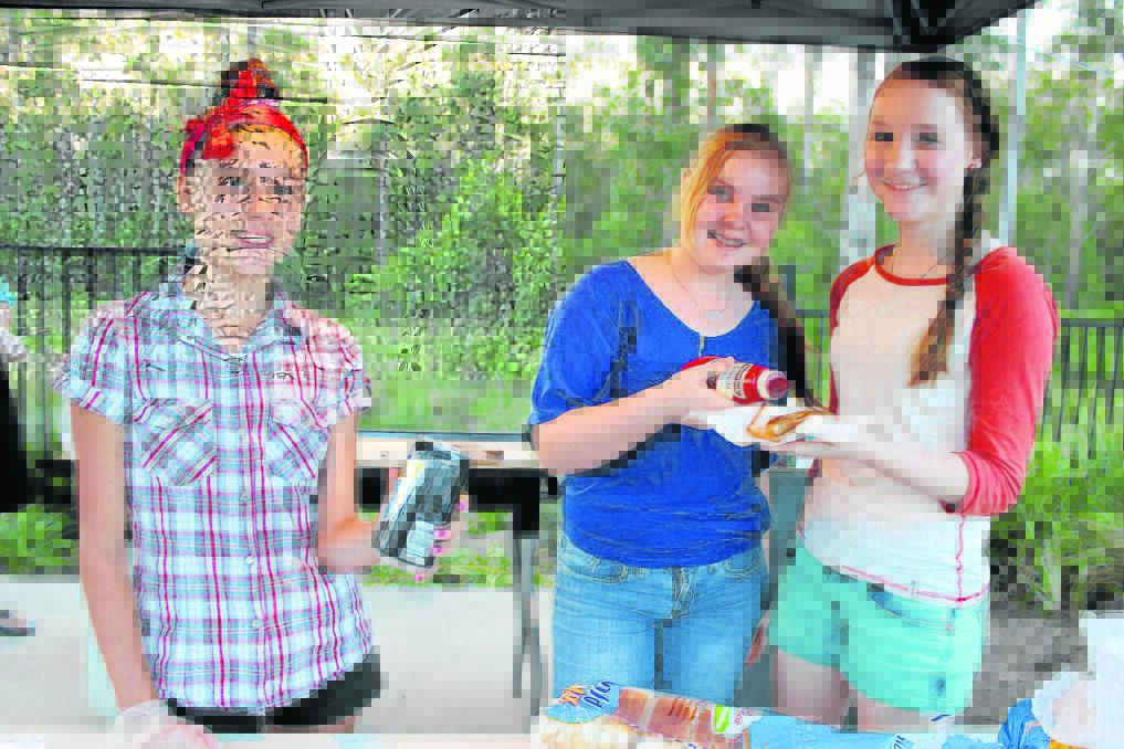 Flagstone Junior Chamber of Commerce members Kayleigh Thompson, 13, Paige Holgate, 13, and Anika Mike, 14, volunteered  
at the Youth Week concert.