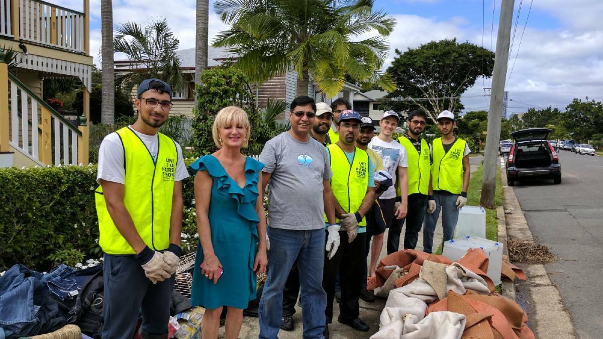 FLOOD OF SUPPORT: Members of the Stockleigh Ahmadiyya muslim community rally to help the recovery effort after 2017's Logan and Albert River inundation. Photo: Supplied