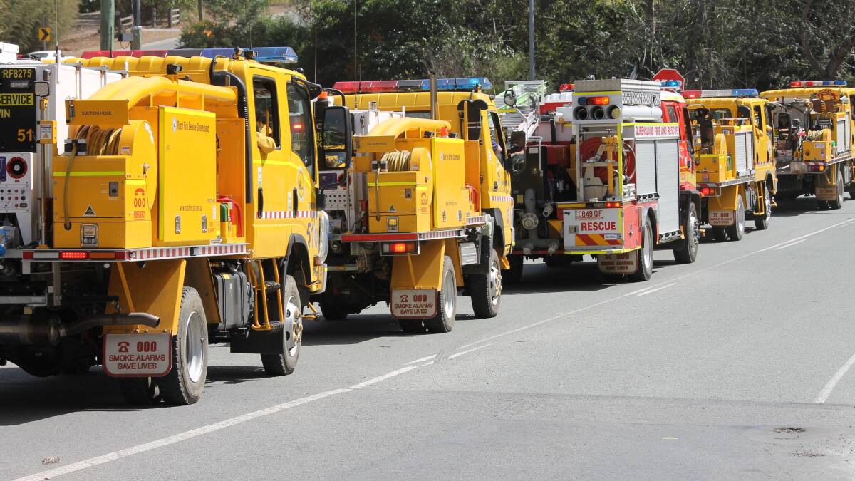 Crews fight Boronia Heights bushfire