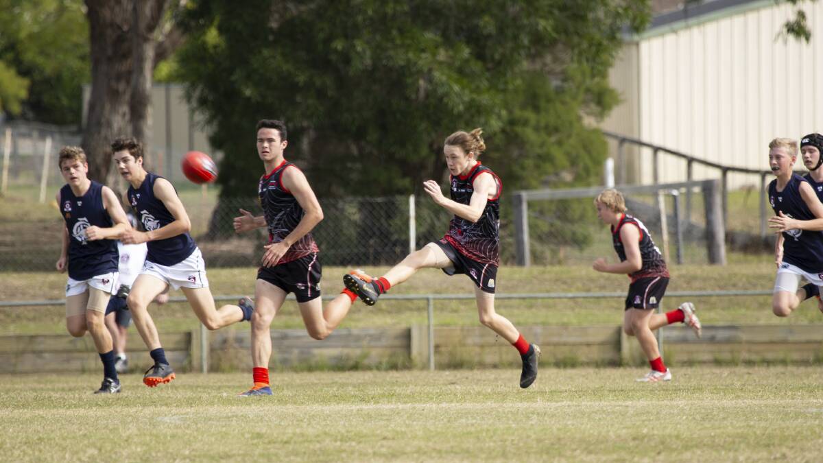 Under 16 player Keoni Dawes achieved season high disposal numbers playing across the wing and half-forward.