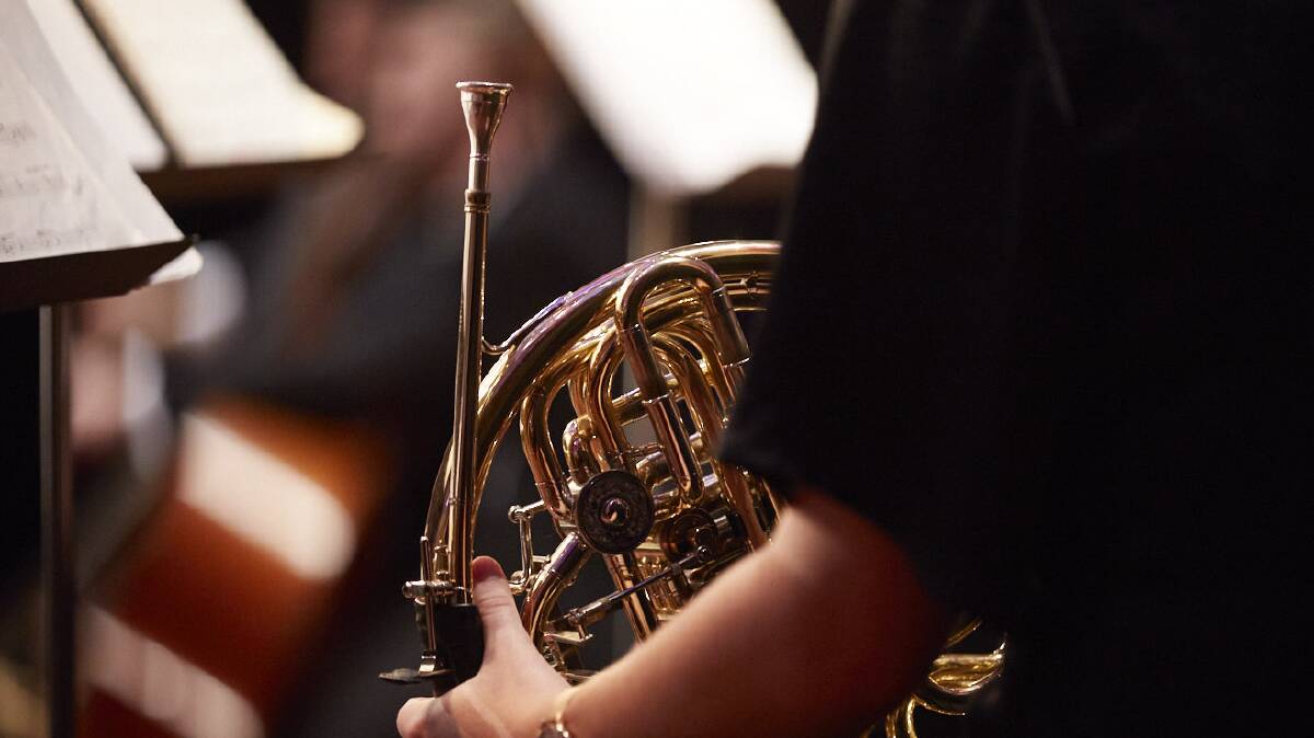 Queensland Symphony Orchestra pulls strings for local musicians