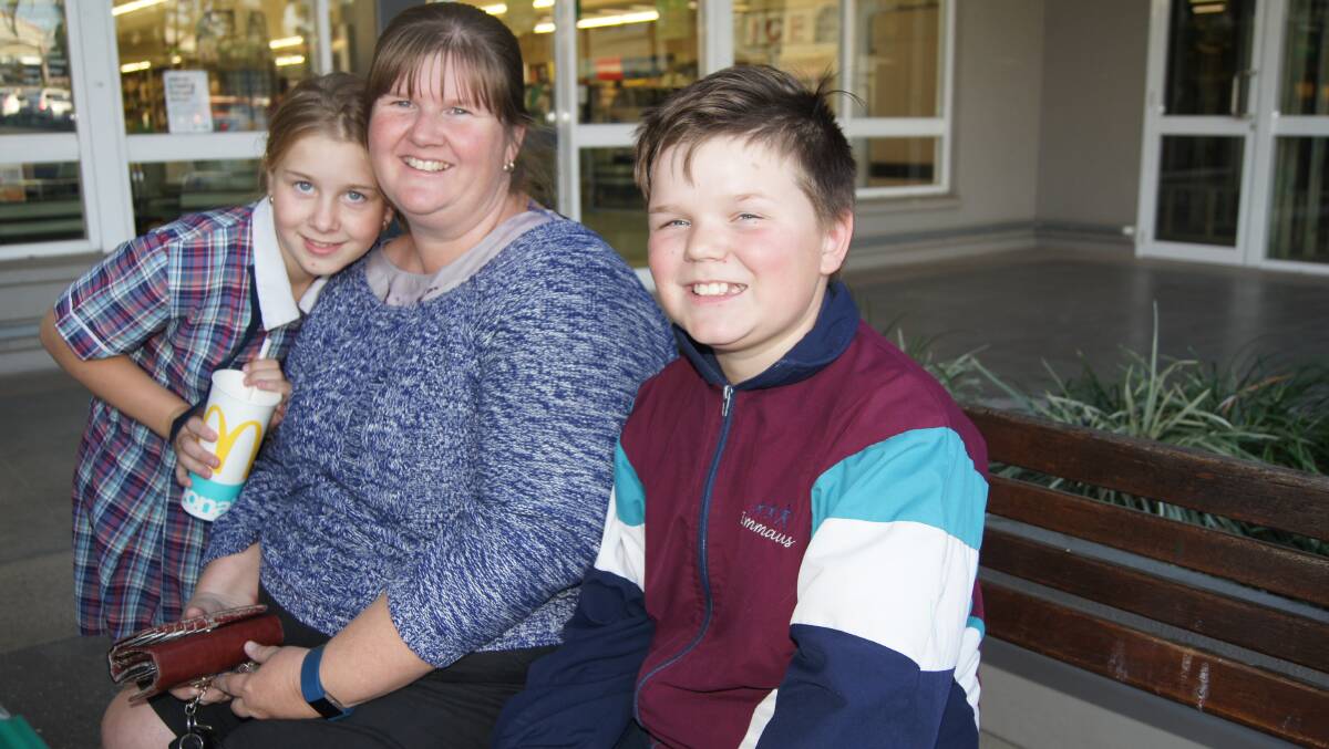 VOX POP JIMBOOMBA: Wendy Eldred, of Woodhill, snapped with her chldren Emily and Thomas. Photo: Jacob Wilson.