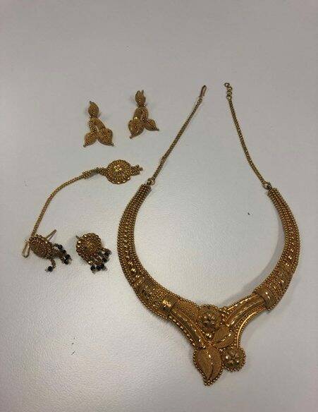 Search: Police are looking for the owner of this jewellery set.